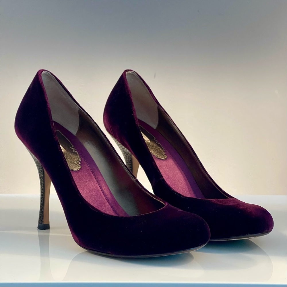Max Studio Purple Burgundy Velvet Heels Size 8